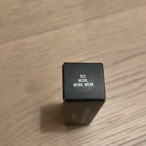 NEW in box MAC lipstick 922 Werk, Werk, Werk - Picture 5 of 6